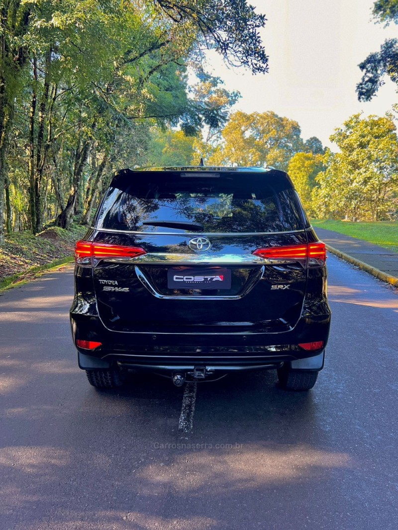 HILUX SW4 4.0 SRX 4X4 7 LUGARES V6 24V GASOLINA 4P AUTOMÁTICO - 2018 - BENTO GONçALVES
