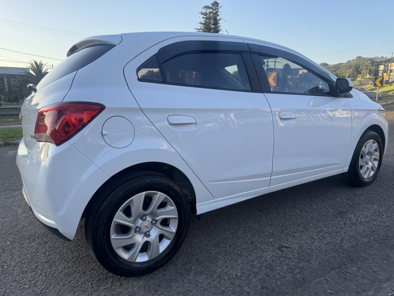 ONIX 1.4 MPFI LT 8V FLEX 4P MANUAL - 2018 - DOIS IRMãOS