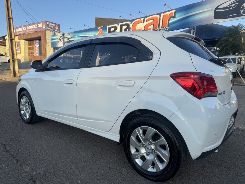 ONIX 1.4 MPFI LT 8V FLEX 4P MANUAL - 2018 - DOIS IRMãOS