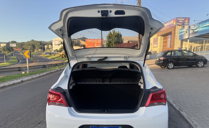 ONIX 1.4 MPFI LT 8V FLEX 4P MANUAL - 2018 - DOIS IRMãOS