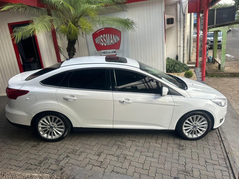 FOCUS 2.0 TITANIUM SEDAN 16V FLEX 4P AUTOMÁTICO - 2019 - TRêS COROAS