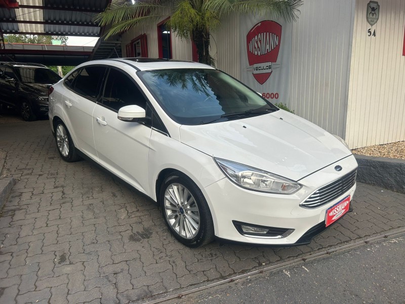 focus 2.0 titanium sedan 16v flex 4p automatico 2019 tres coroas