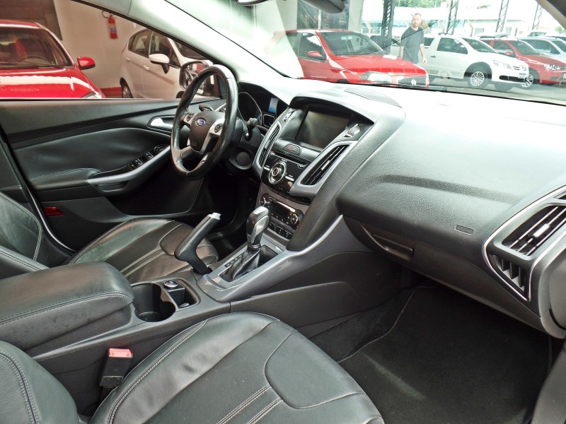 FOCUS 2.0 TITANIUM PLUS SEDAN 16V FLEX 4P AUTOMÁTICO - 2015 - CAXIAS DO SUL