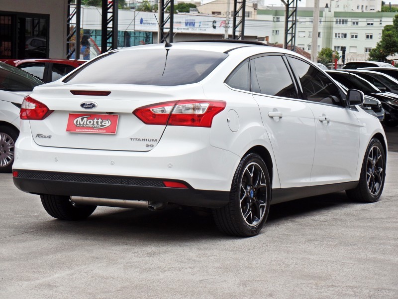 FOCUS 2.0 TITANIUM PLUS SEDAN 16V FLEX 4P AUTOMÁTICO - 2015 - CAXIAS DO SUL