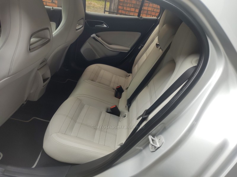 GLA 200 1.6 CGI ADVANCE 16V TURBO GASOLINA 4P AUTOMÁTICO - 2015 - GRAMADO