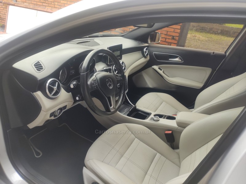 GLA 200 1.6 CGI ADVANCE 16V TURBO GASOLINA 4P AUTOMÁTICO - 2015 - GRAMADO