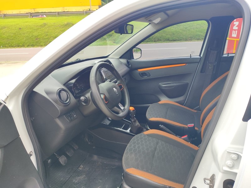 KWID 1.0 12V OUTSIDER FLEX 4P MANUAL - 2022 - FARROUPILHA