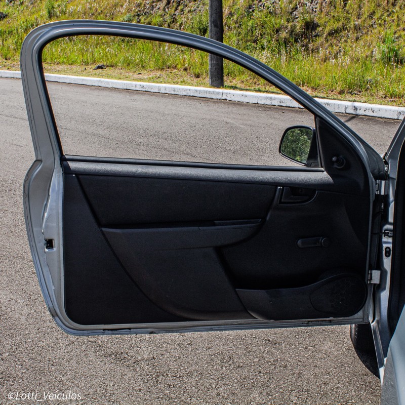 CELTA 1.0 MPFI VHCE LIFE 8V FLEX 2P MANUAL - 2012 - FARROUPILHA