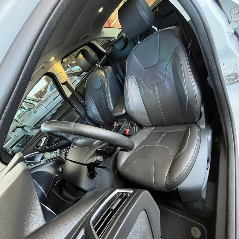 FOCUS 2.0 TITANIUM PLUS 16V FLEX 4P AUTOMÁTICO - 2016 - CAXIAS DO SUL