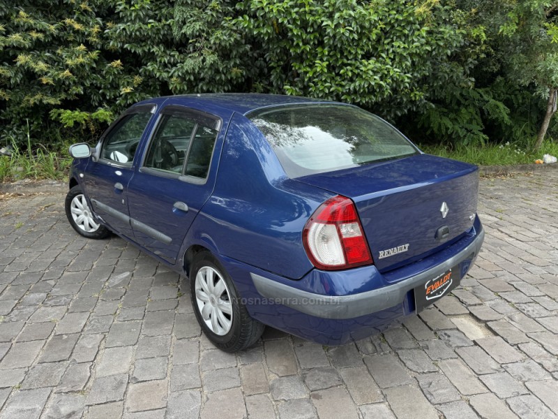 CLIO 1.0 AUTHENTIQUE SEDAN 16V FLEX 4P MANUAL - 2005 - CAXIAS DO SUL