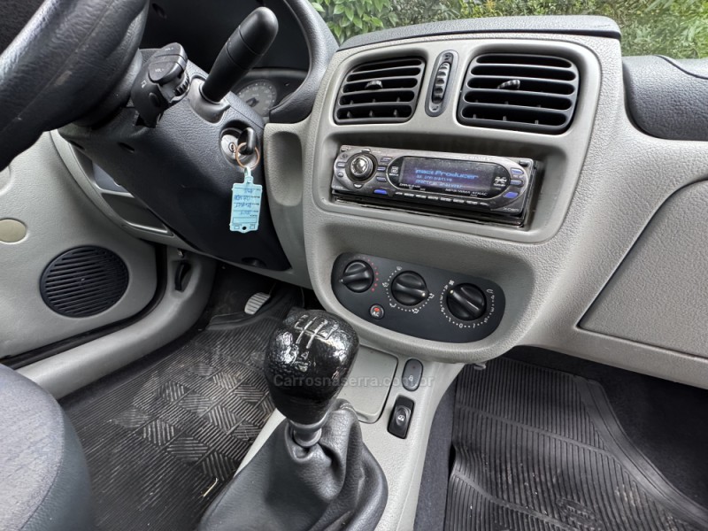 CLIO 1.0 AUTHENTIQUE SEDAN 16V FLEX 4P MANUAL - 2005 - CAXIAS DO SUL