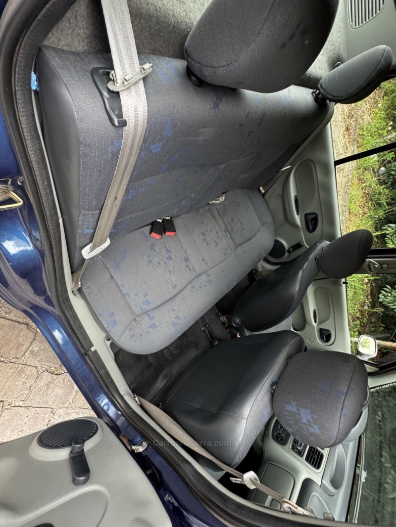 CLIO 1.0 AUTHENTIQUE SEDAN 16V FLEX 4P MANUAL - 2005 - CAXIAS DO SUL