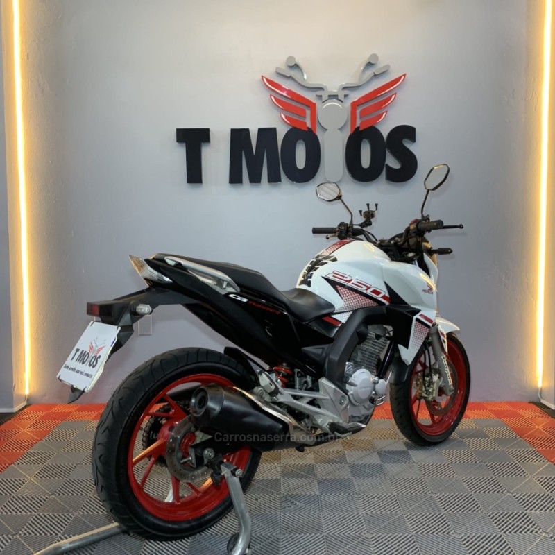 CB 250F TWISTER CBS - 2022 - PORTãO