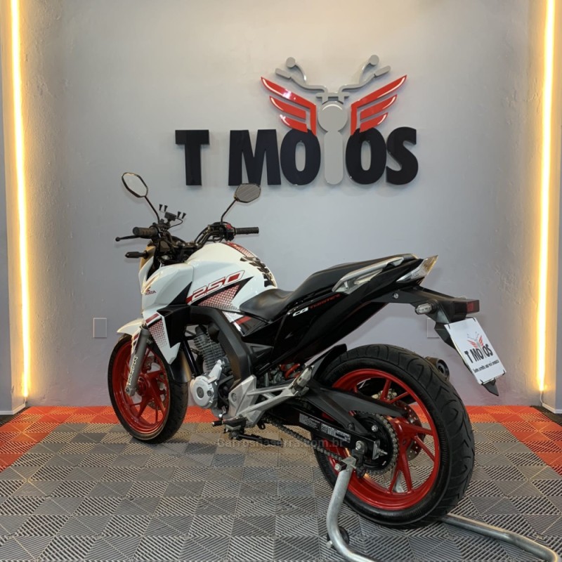 CB 250F TWISTER CBS - 2022 - PORTãO