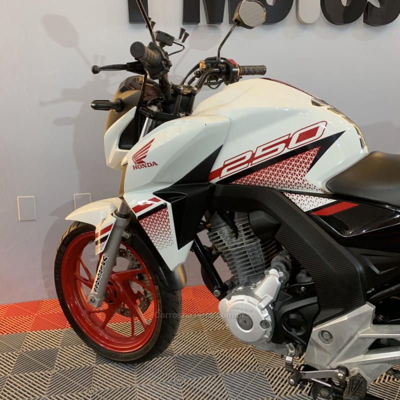 CB 250F TWISTER CBS - 2022 - PORTãO