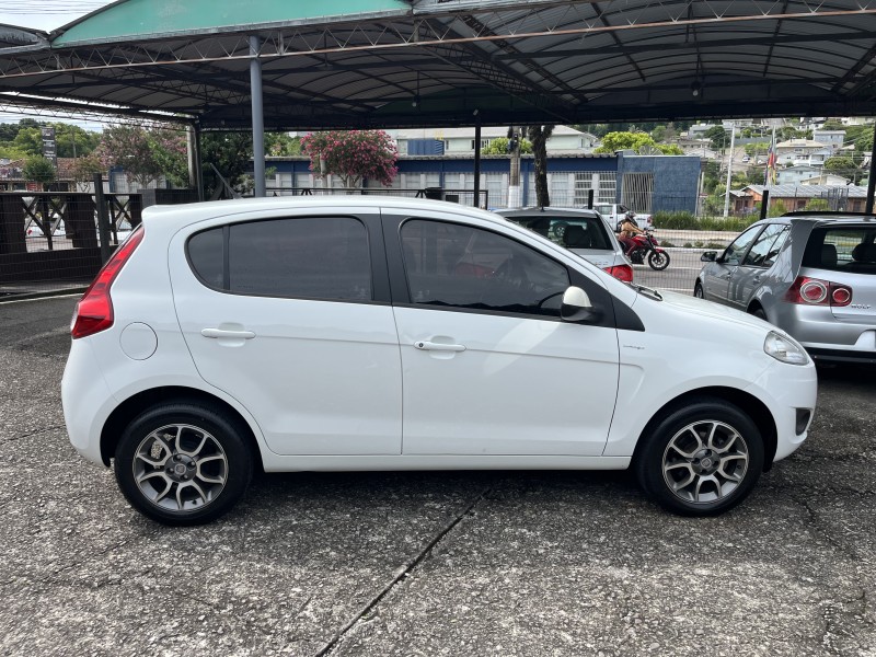 PALIO 1.6 MPI ESSENCE 16V FLEX 4P AUTOMATIZADO - 2014 - GARIBALDI