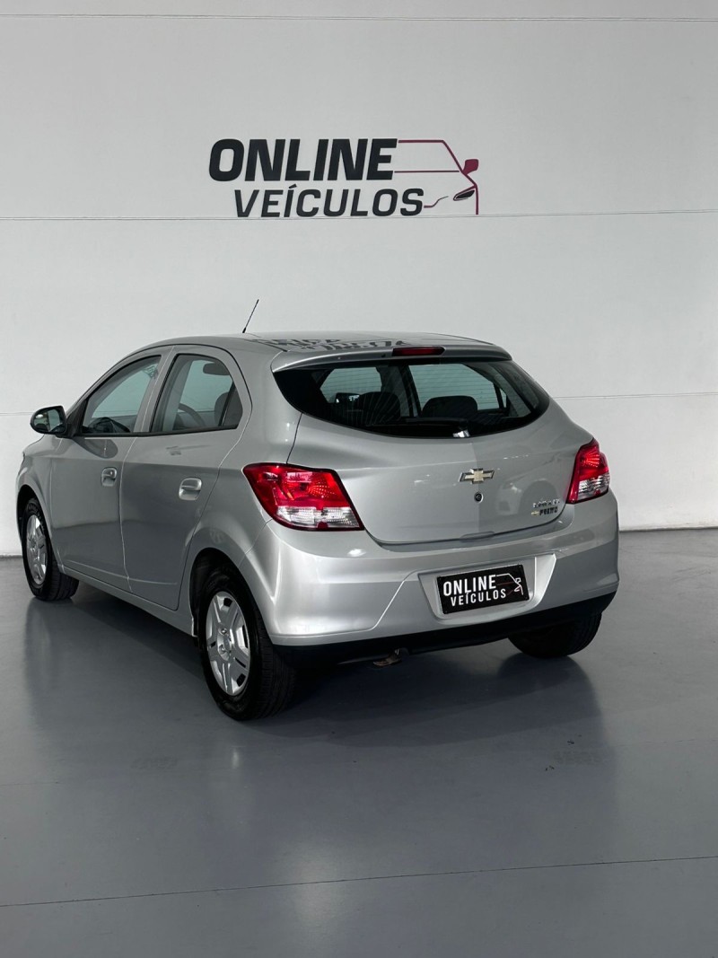 ONIX 1.0 LT PLUS 8V FLEX 4P MANUAL - 2014 - FARROUPILHA
