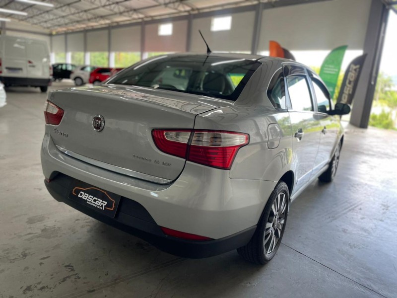 GRAND SIENA 1.6 MPI ESSENCE 16V FLEX 4P MANUAL - 2015 - BOM PRINCíPIO