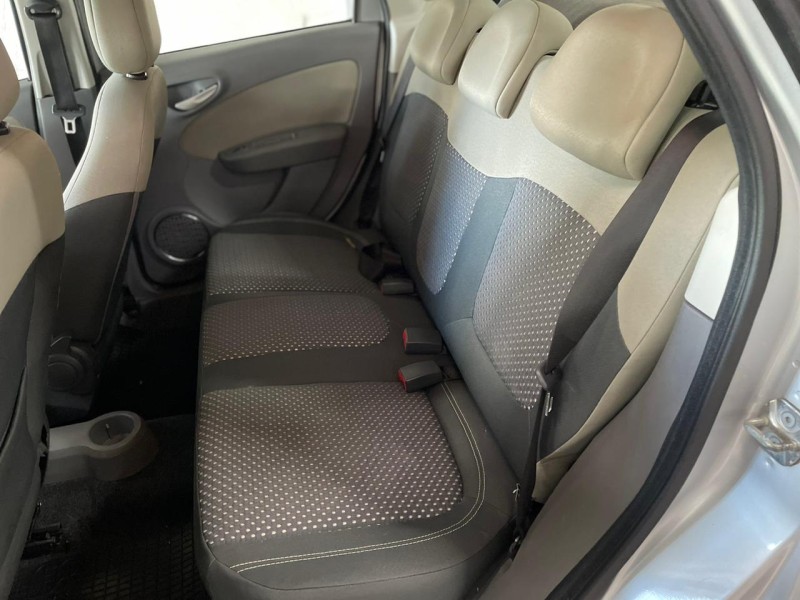 GRAND SIENA 1.6 MPI ESSENCE 16V FLEX 4P MANUAL - 2015 - BOM PRINCíPIO