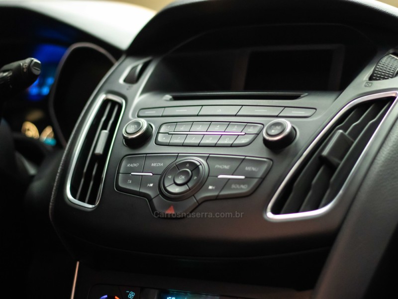 FOCUS 2.0 SE PLUS 16V FLEX 4P AUTOMÁTICO - 2016 - CAXIAS DO SUL