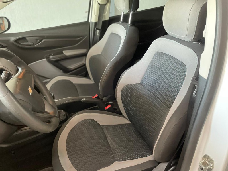 ONIX 1.0 LT PLUS 8V FLEX 4P MANUAL - 2015 - BOM PRINCíPIO