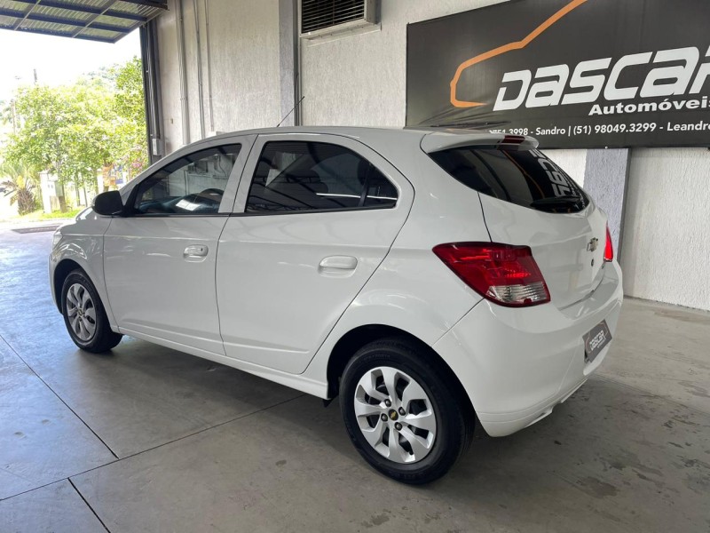 ONIX 1.0 LT PLUS 8V FLEX 4P MANUAL - 2015 - BOM PRINCíPIO