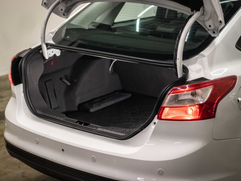 FOCUS 2.0 S SEDAN 16V FLEX 4P AUTOMÁTICO - 2015 - CAXIAS DO SUL