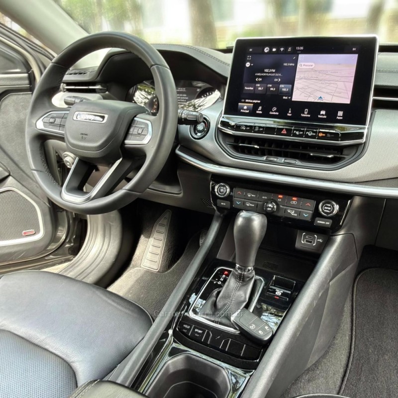 COMPASS 1.3 LONGITUDE DARK T270 16V TURBO 4X2 FLEX 4P AUTOMÁTICO - 2024 - NOVO HAMBURGO