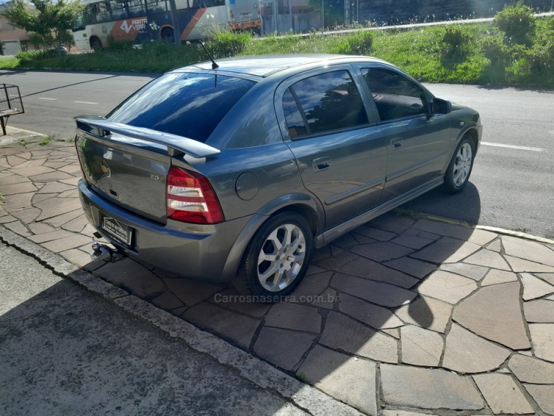 ASTRA 2.0 MPFI ADVANTAGE 8V FLEX 4P MANUAL - 2011 - NOVA PRATA