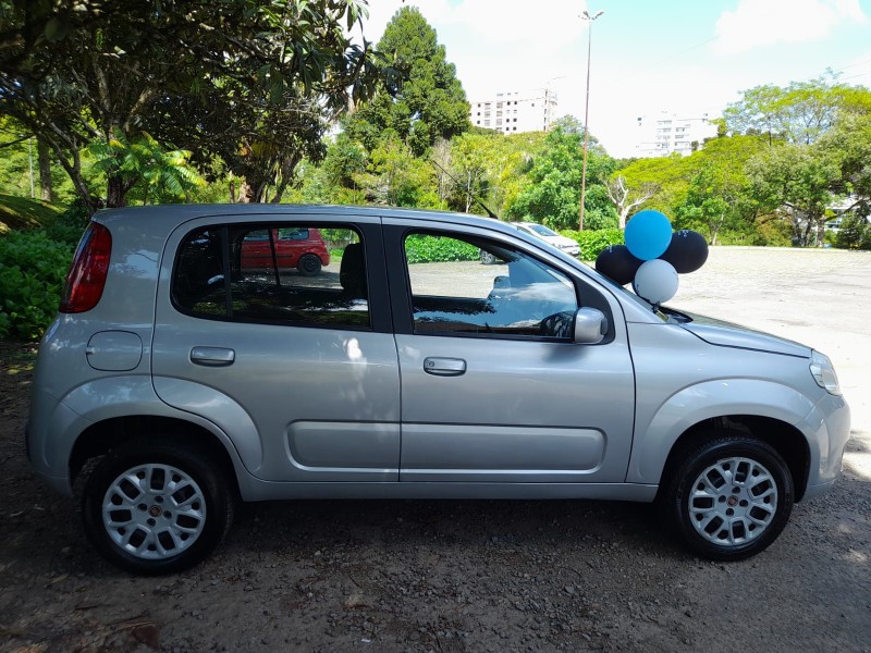 UNO 1.0 EVO VIVACE 8V FLEX 4P MANUAL - 2016 - FARROUPILHA