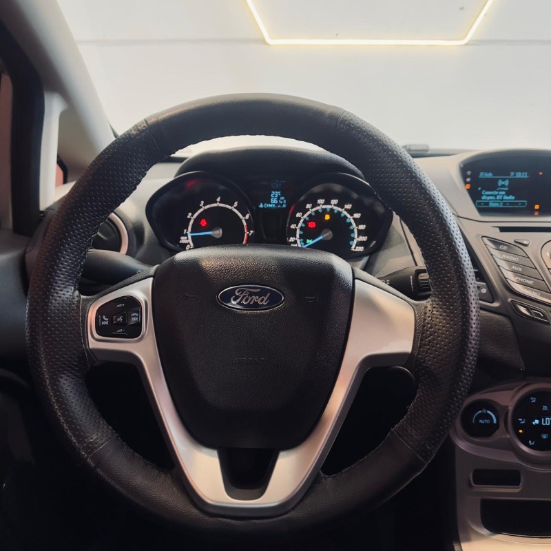 FIESTA 1.6 SE SEDAN 16V FLEX 4P MANUAL - 2015 - CAXIAS DO SUL