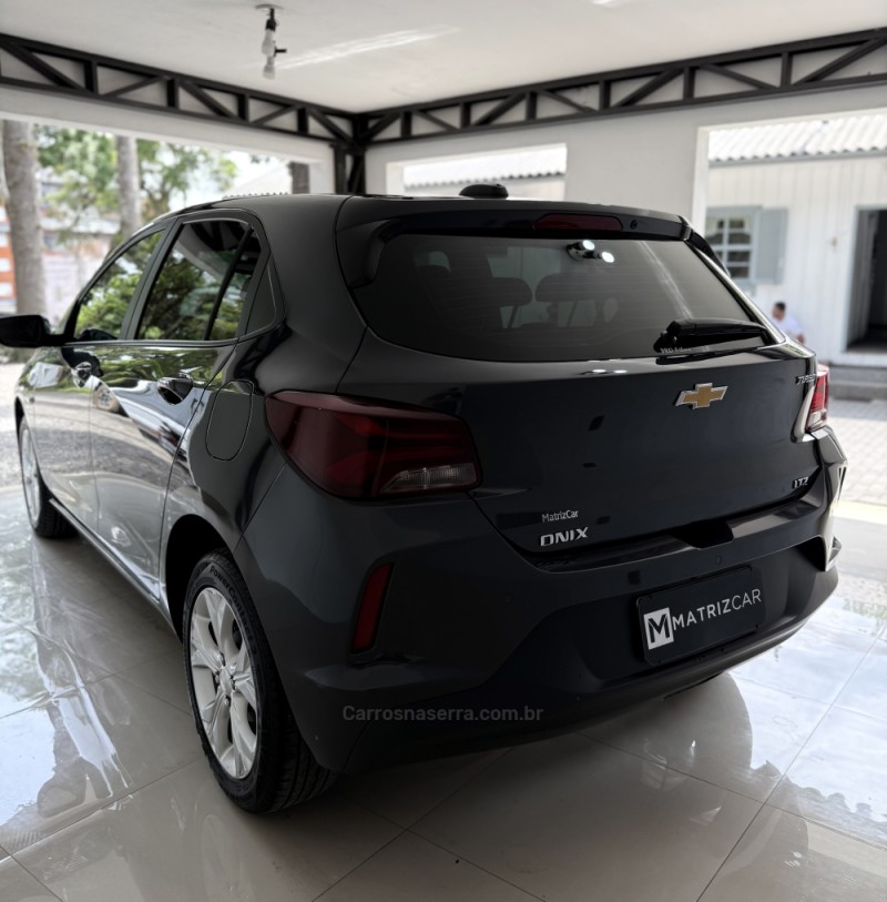 ONIX 1.0	LTZ PLUS 12V TURBO FLEX 4P AUTOMÁTICO - 2024 - CANELA
