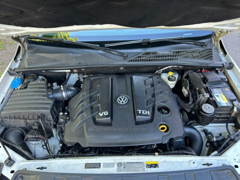 AMAROK 3.0 V6 TDI HIGHLINE CD DIESEL 4MOTION AUTOMÁTICO - 2018 - CARLOS BARBOSA