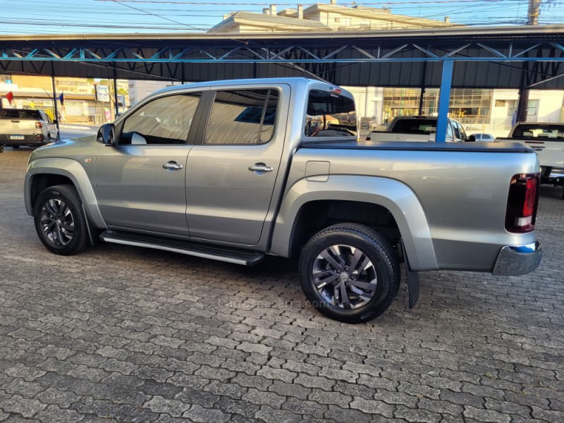 AMAROK 3.0 V6 TDI HIGHLINE CD DIESEL 4MOTION AUTOMÁTICO - 2023 - CAXIAS DO SUL