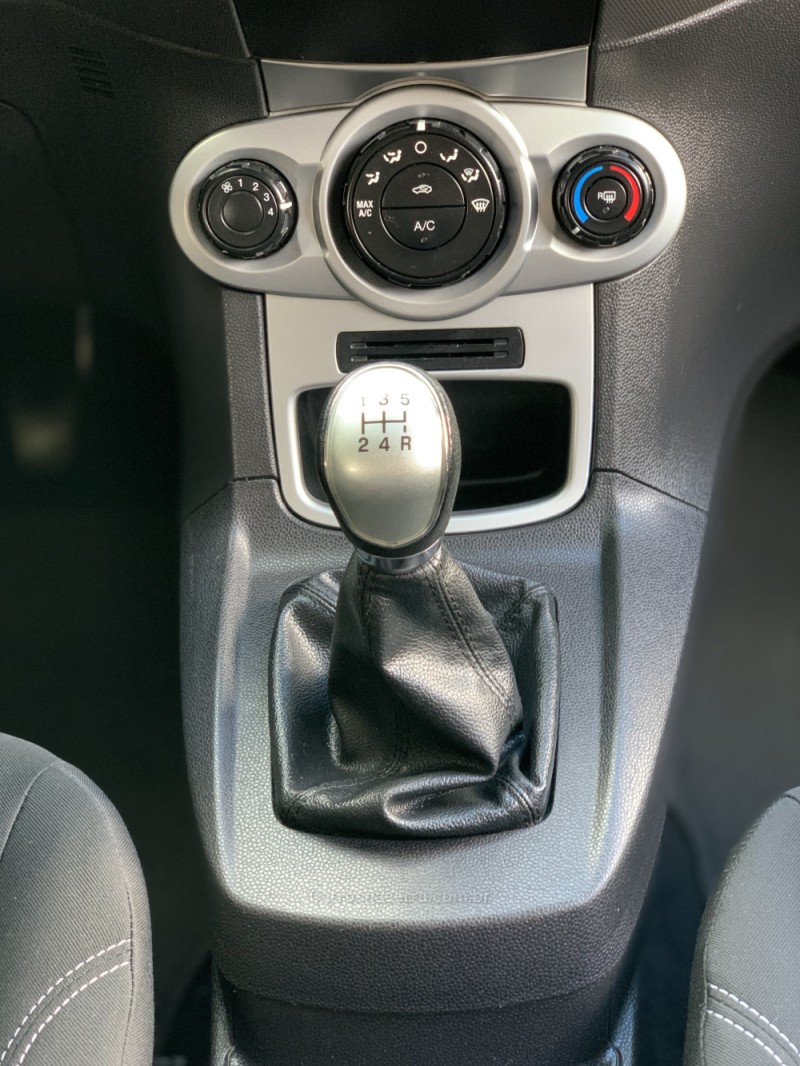 FIESTA 1.5 SE HATCH 16V FLEX 4P MANUAL - 2014 - CAXIAS DO SUL