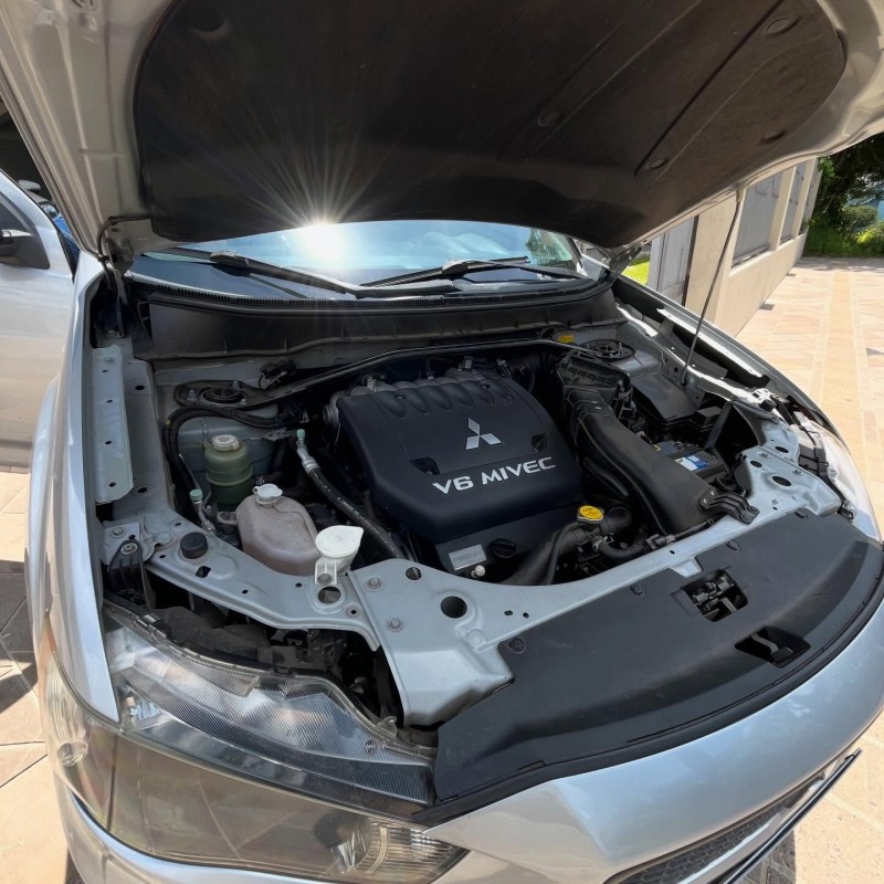 OUTLANDER 3.0 GT4 4X4 V6 24V GASOLINA 4P AUTOMÁTICO - 2011 - NOVA PETRóPOLIS