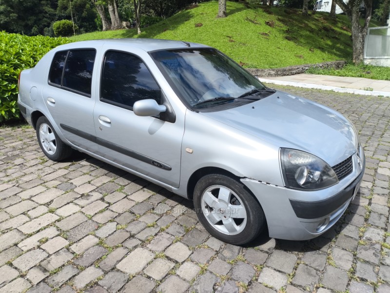 CLIO 1.0 PRIVILÉGE SEDAN 16V GASOLINA 4P MANUAL - 2005 - FARROUPILHA