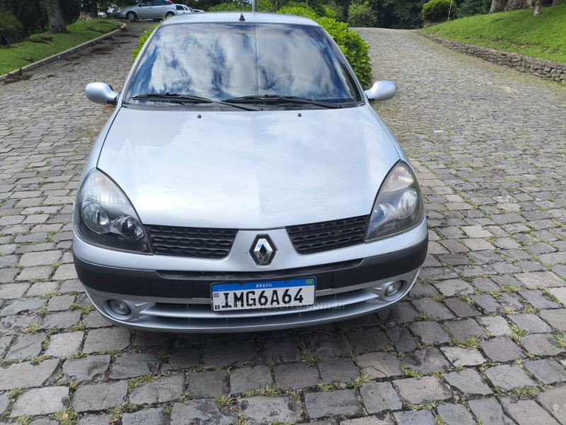 CLIO 1.0 PRIVILÉGE SEDAN 16V GASOLINA 4P MANUAL - 2005 - FARROUPILHA