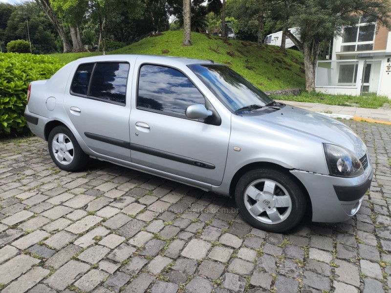 CLIO 1.0 PRIVILÉGE SEDAN 16V GASOLINA 4P MANUAL - 2005 - FARROUPILHA