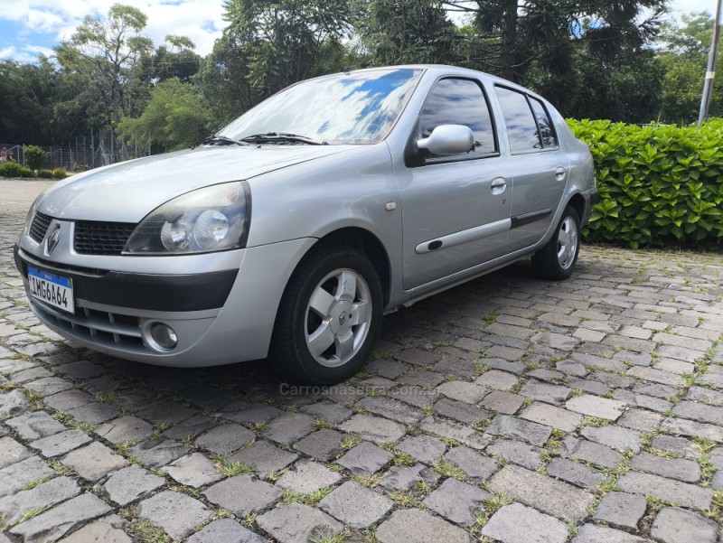 CLIO 1.0 PRIVILÉGE SEDAN 16V GASOLINA 4P MANUAL - 2005 - FARROUPILHA