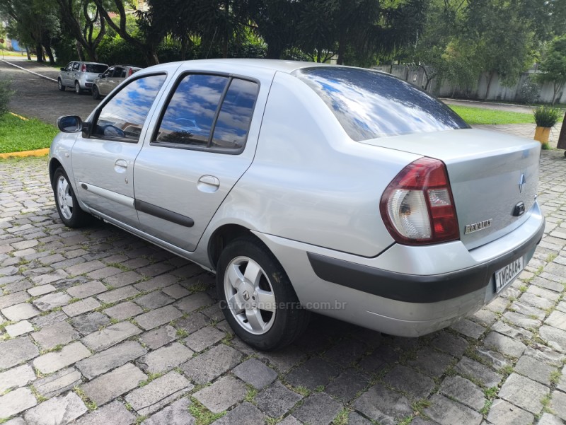 CLIO 1.0 PRIVILÉGE SEDAN 16V GASOLINA 4P MANUAL - 2005 - FARROUPILHA