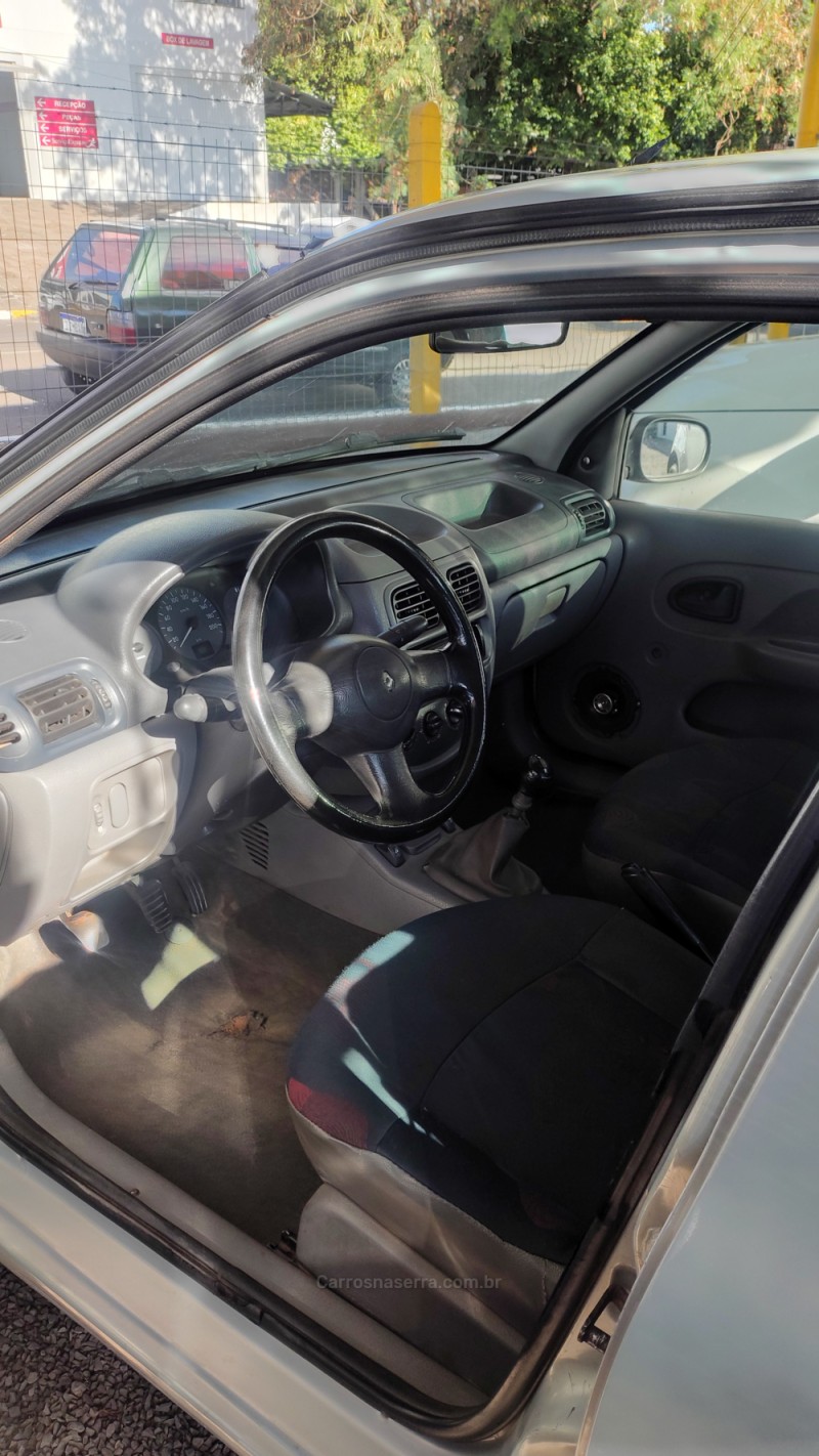 CLIO 1.0 AUTHENTIQUE 8V GASOLINA 4P MANUAL - 2002 - SAPIRANGA