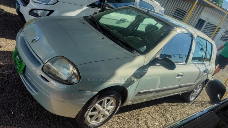 CLIO 1.0 AUTHENTIQUE 8V GASOLINA 4P MANUAL - 2002 - SAPIRANGA