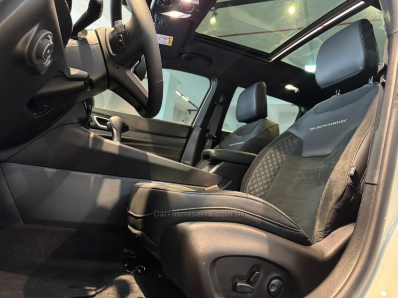 COMPASS 2.0 HURRICANE BLACKHAWK 4X4 TURBO GASOLINA 4P AUTOMÁTICO - 2025 - CAXIAS DO SUL