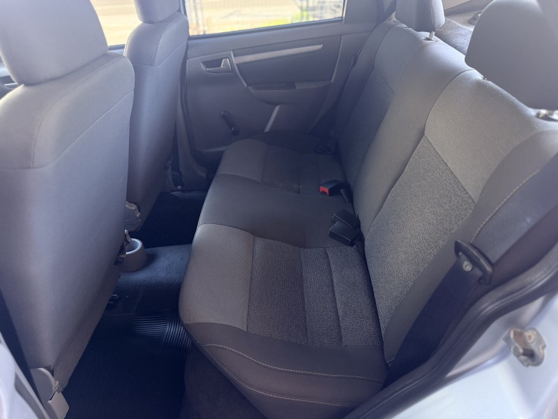 PRISMA 1.4 MPFI LT 8V FLEX 4P MANUAL - 2012 - NOVA PETRóPOLIS