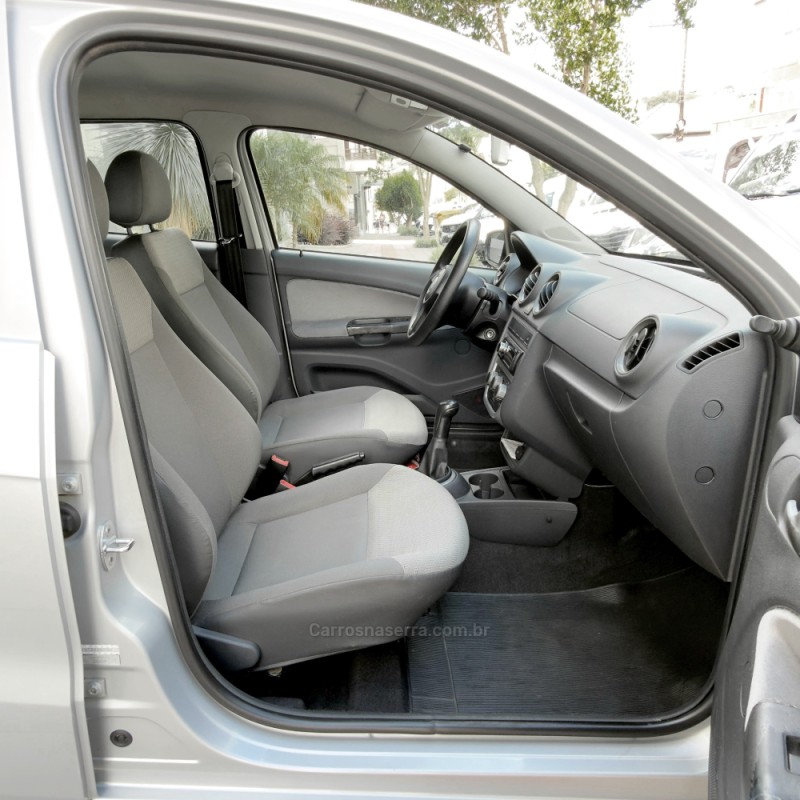 VOYAGE 1.0 MI TRENDLINE 8V FLEX 4P MANUAL - 2009 - FLORES DA CUNHA