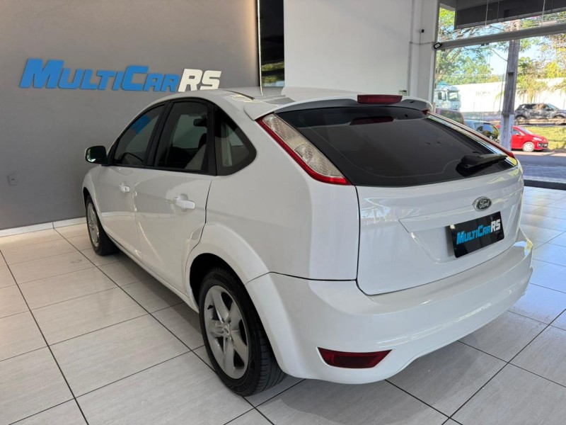 FOCUS 1.6 8V FLEX 4P MANUAL - 2012 - ESTâNCIA VELHA