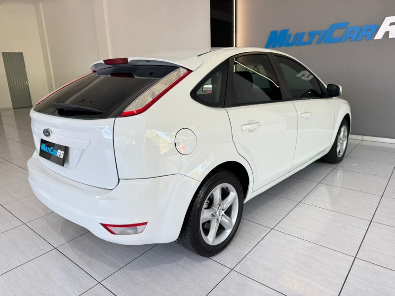 FOCUS 1.6 8V FLEX 4P MANUAL - 2012 - ESTâNCIA VELHA