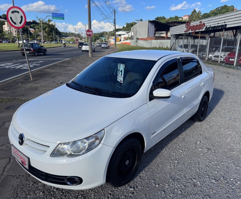 VOLKSWAGEN - VOYAGE - 2010/2011 - Branca - R$ 29.900,00