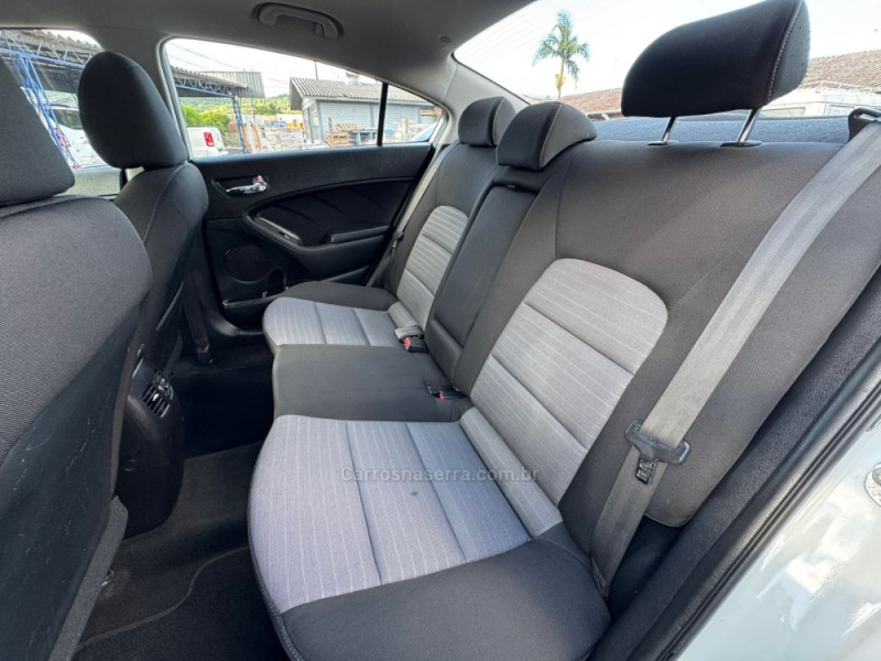 CERATO 1.6 E.221 SEDAN 16V GASOLINA 4P AUTOMÁTICO - 2015 - IGREJINHA